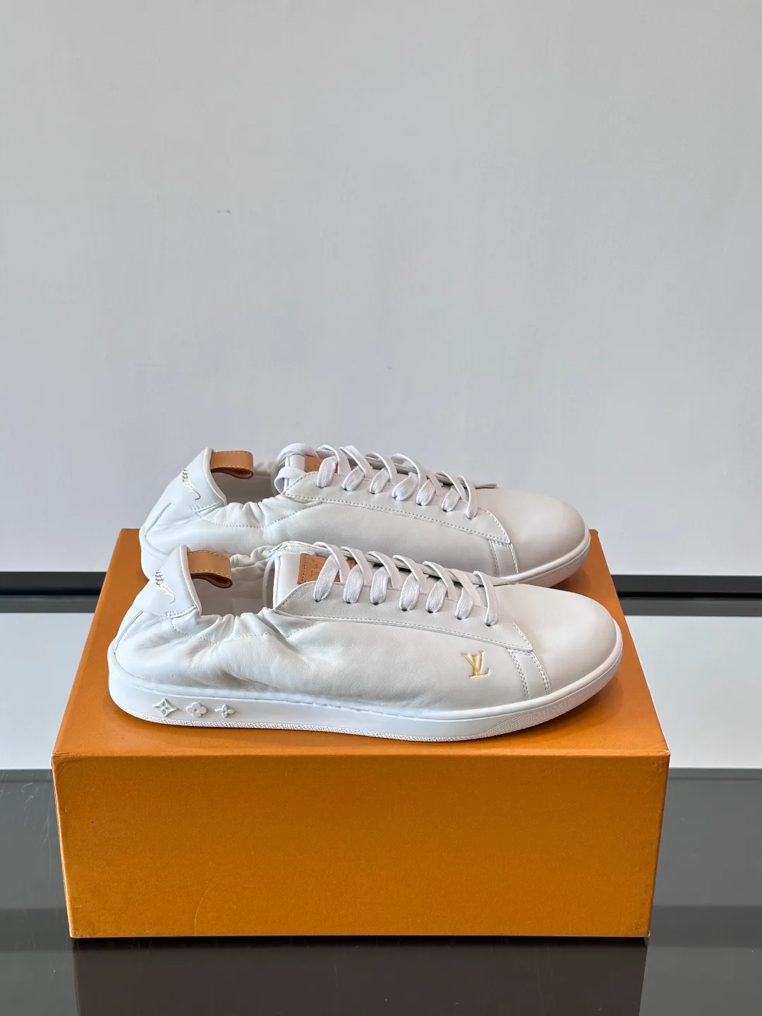 Men's Sneakers LOUIS VUITTON 18263693