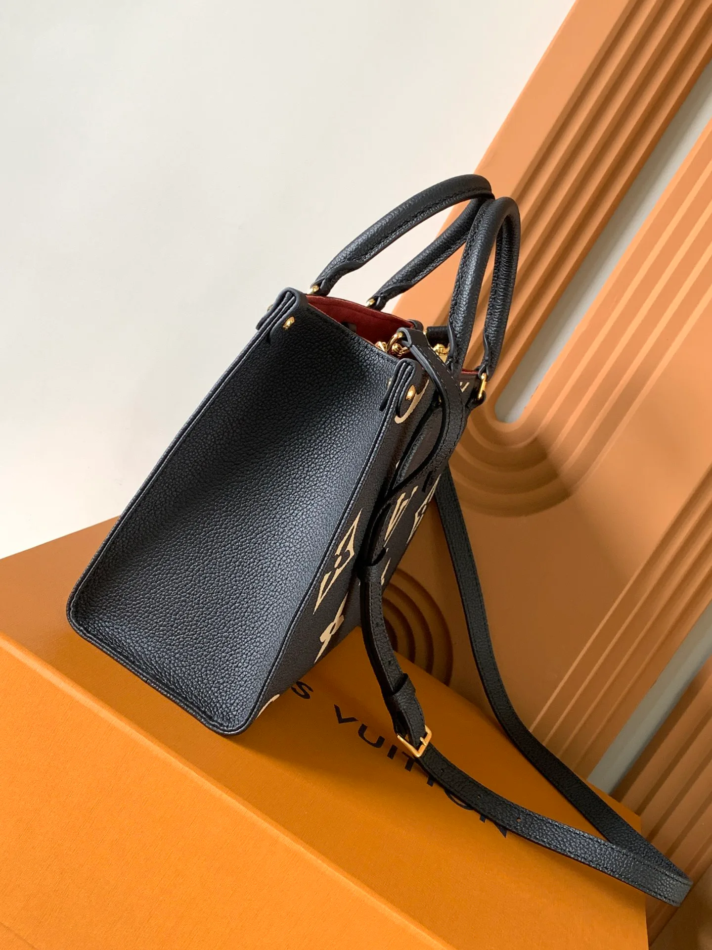 Women's Classic Handbags LOUIS VUITTON 18148138