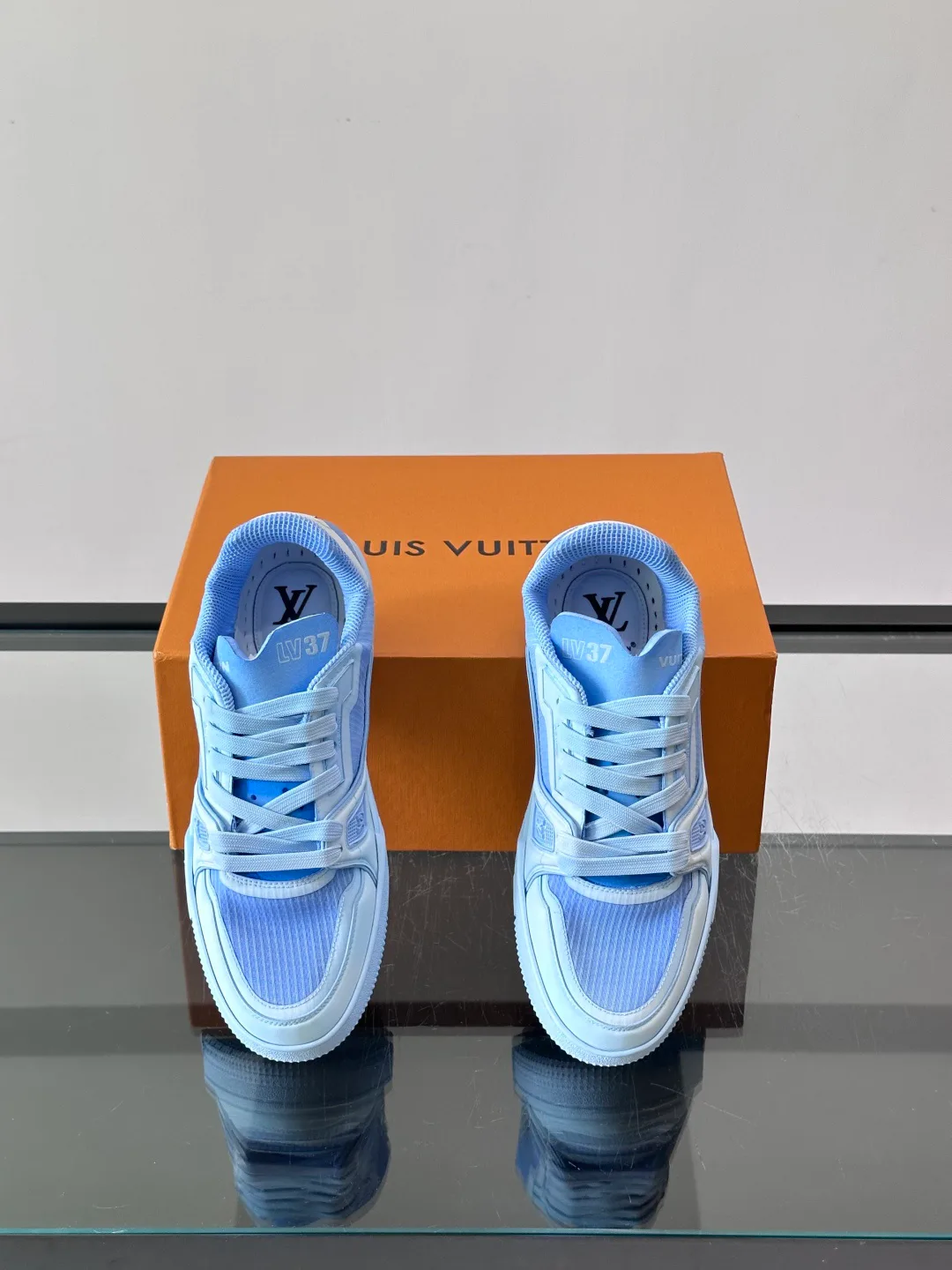 Men's Sneakers LOUIS VUITTON 17349440