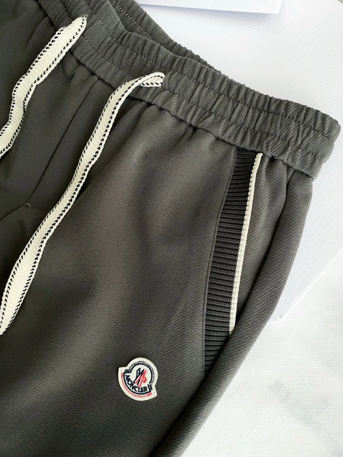 Брюки Мужские Moncler 18566308