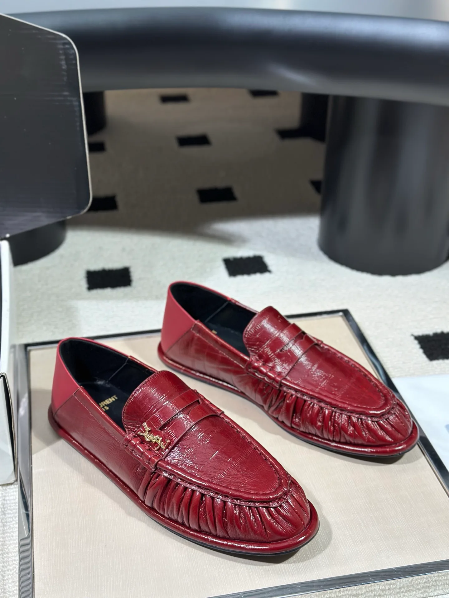Women's Loafers And Moccasins SAINT LAURENT 18041756