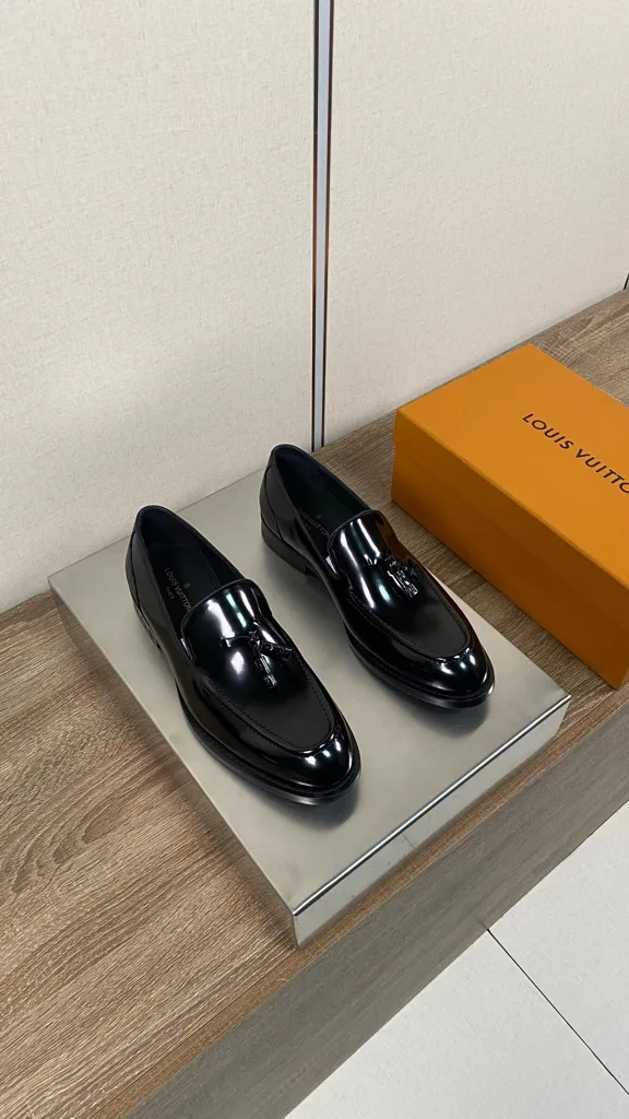 Men's Loafers And Dress Shoes LOUIS VUITTON 18193964