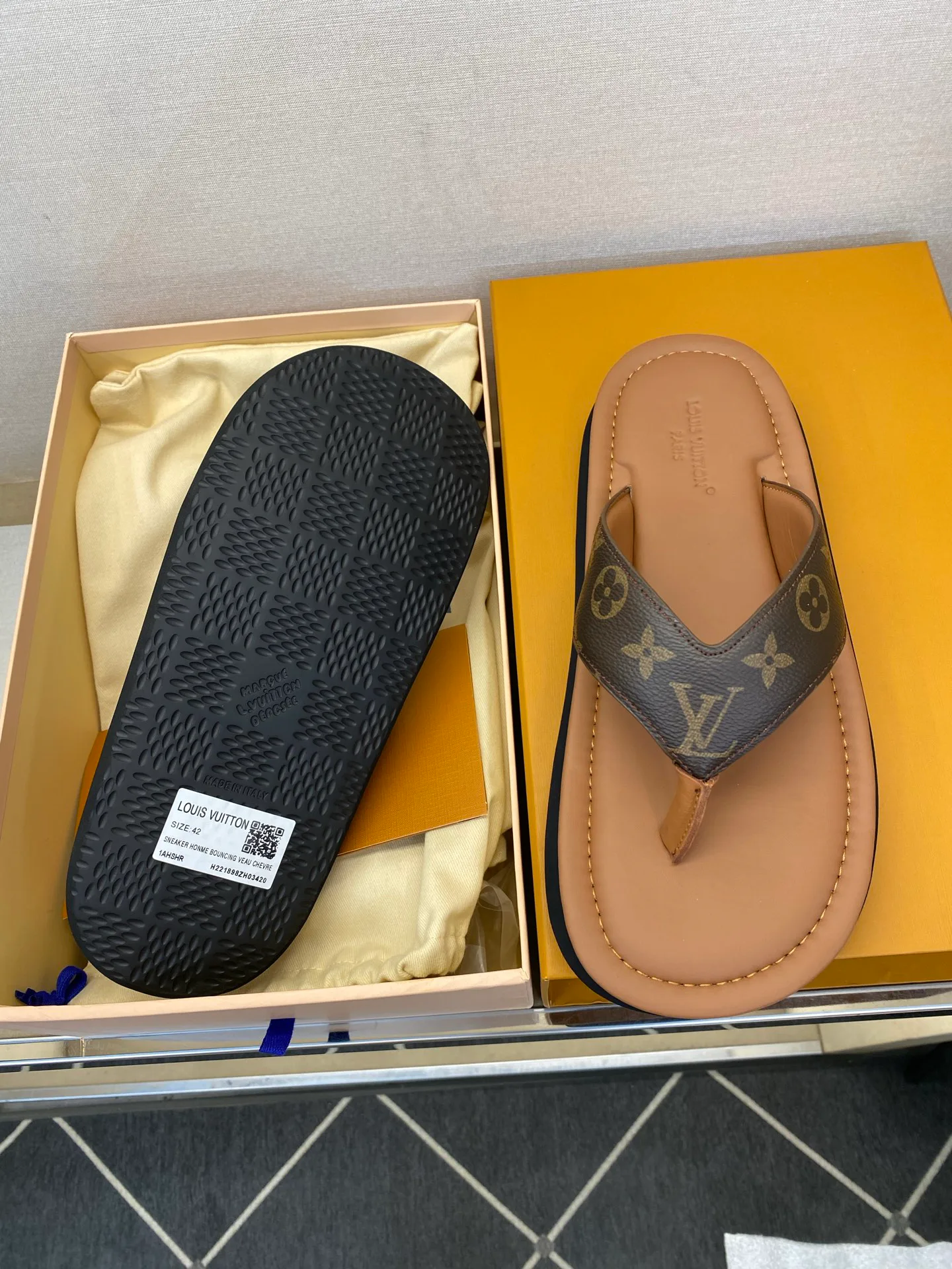 Men's Flip-Flops LOUIS VUITTON 17706386