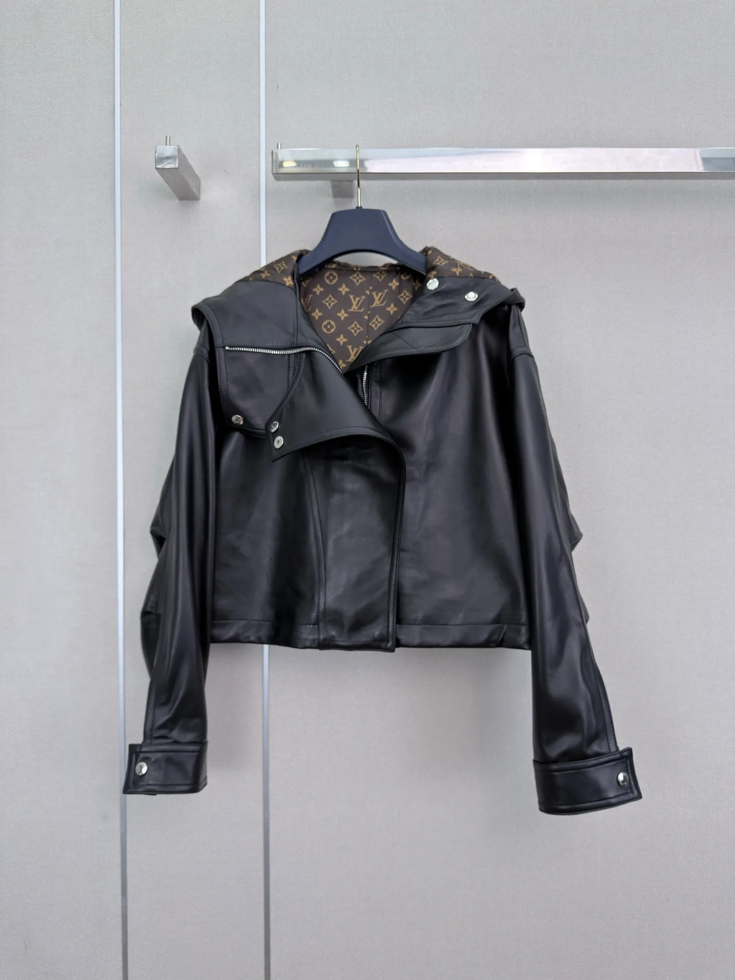 Women's Leather Jackets And Sheepskin Coats LOUIS VUITTON 18113275