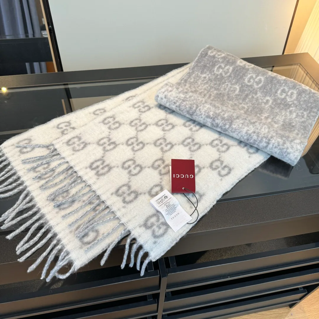 Scarves GUCCI 17906917