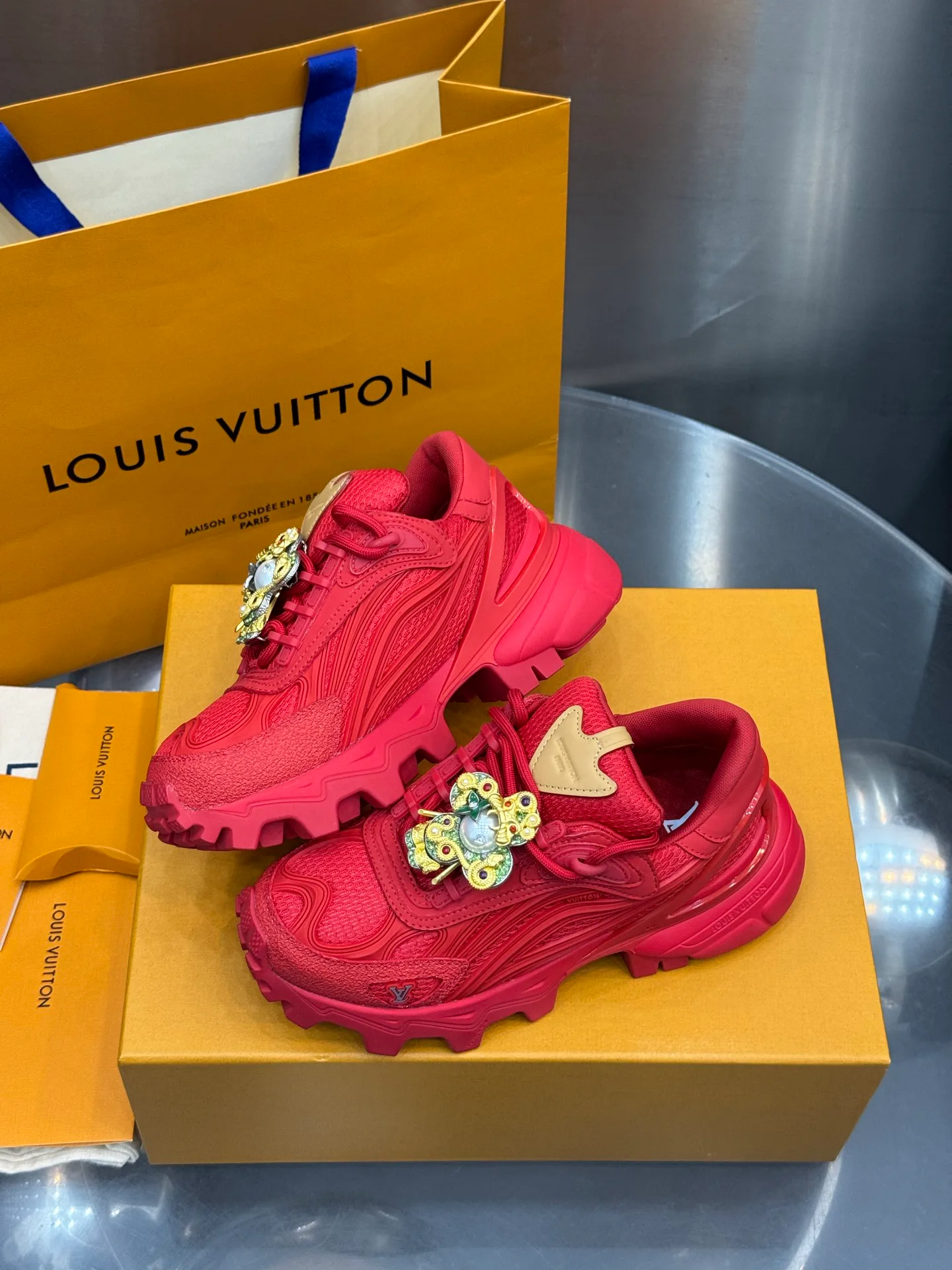 Women's Sneakers LOUIS VUITTON 18202599