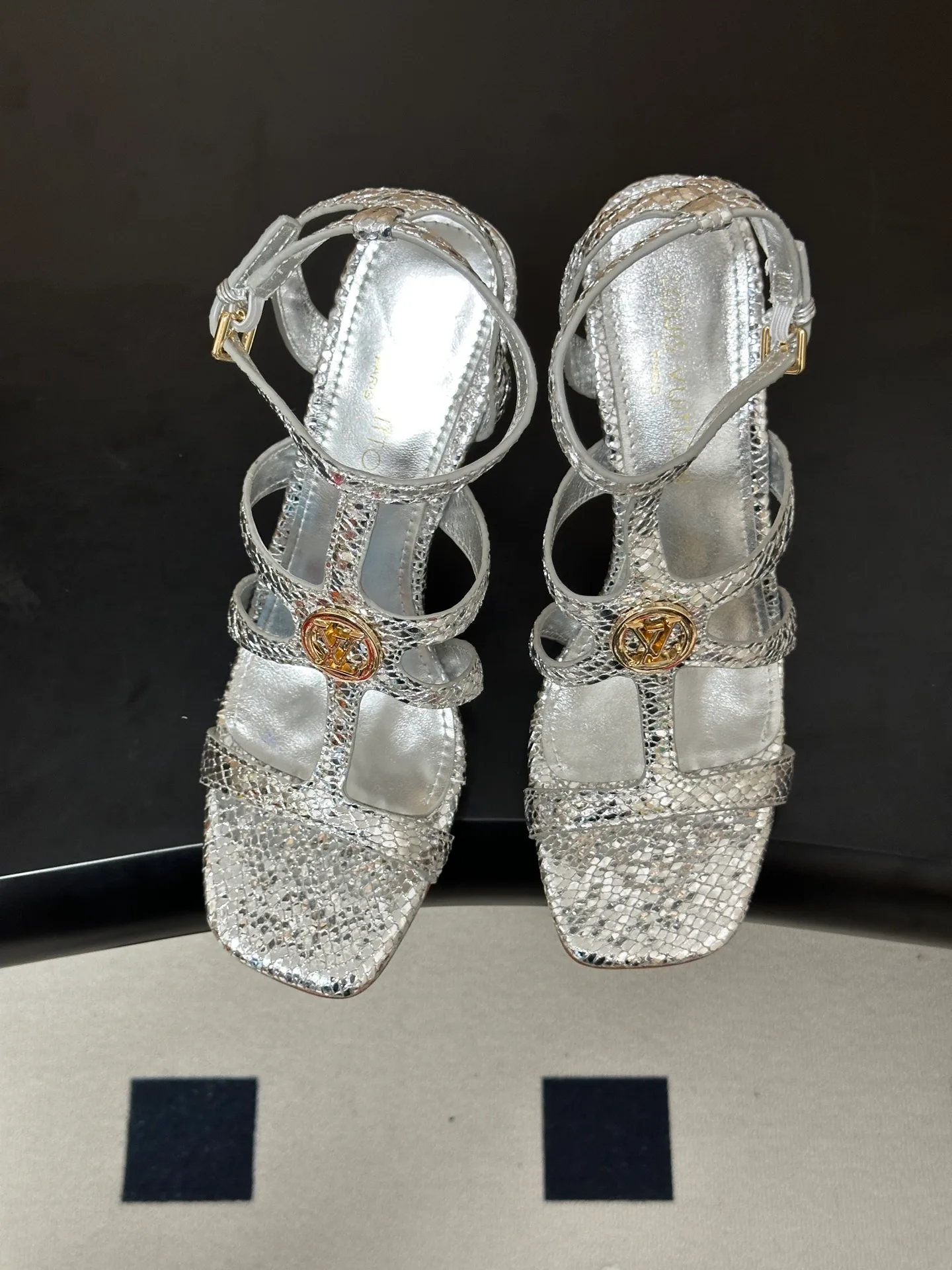 Women's Open-Toe Sandals LOUIS VUITTON 17768206