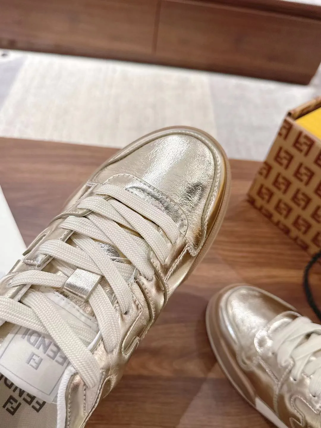 Women's Sneakers FENDI 18219553