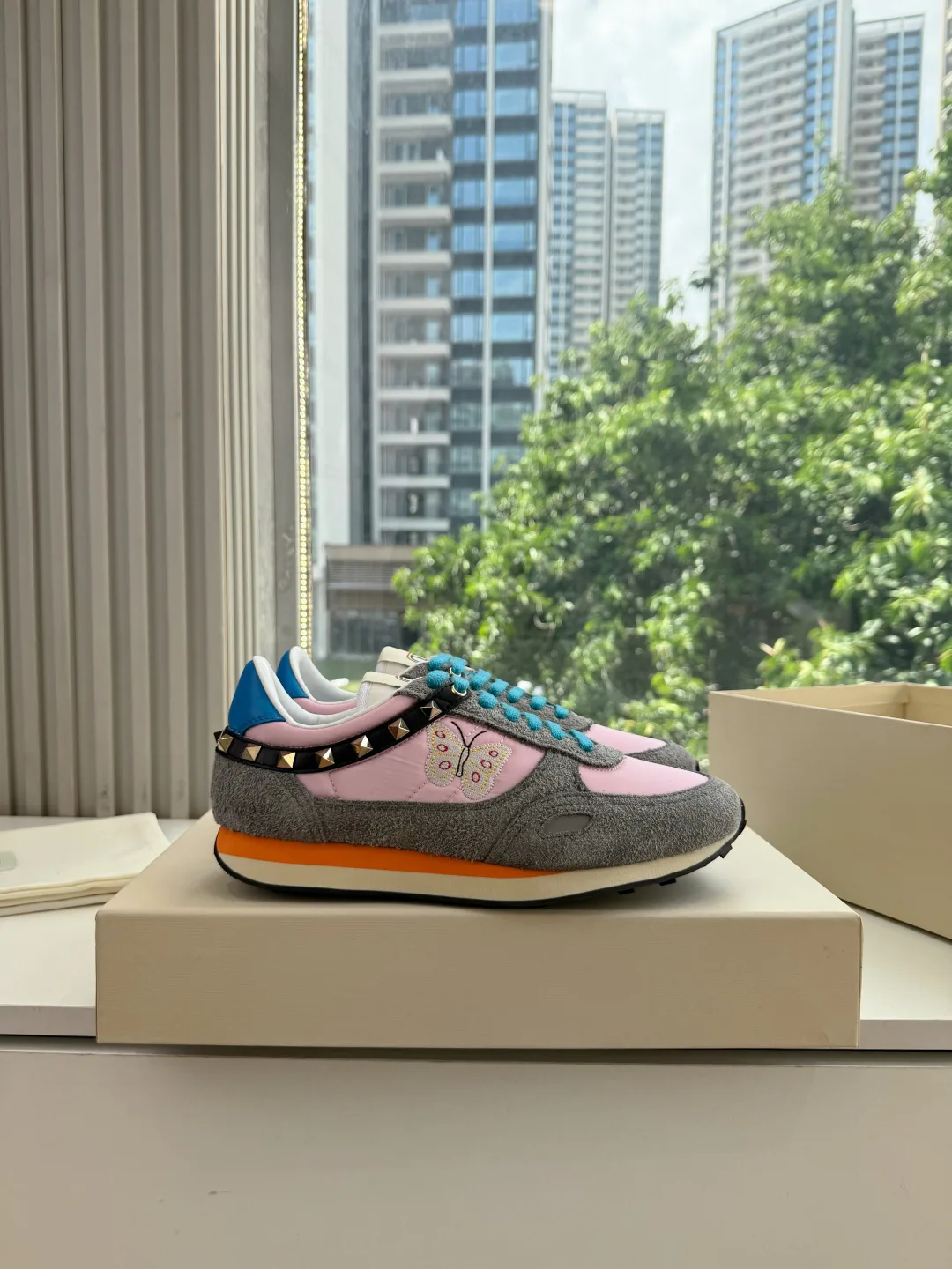 Women's Sneakers VALENTINO 18053443