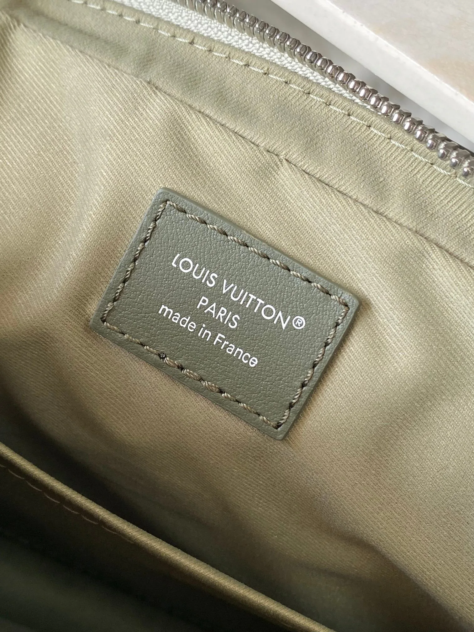 Women's Shoulder Bags LOUIS VUITTON 18521068