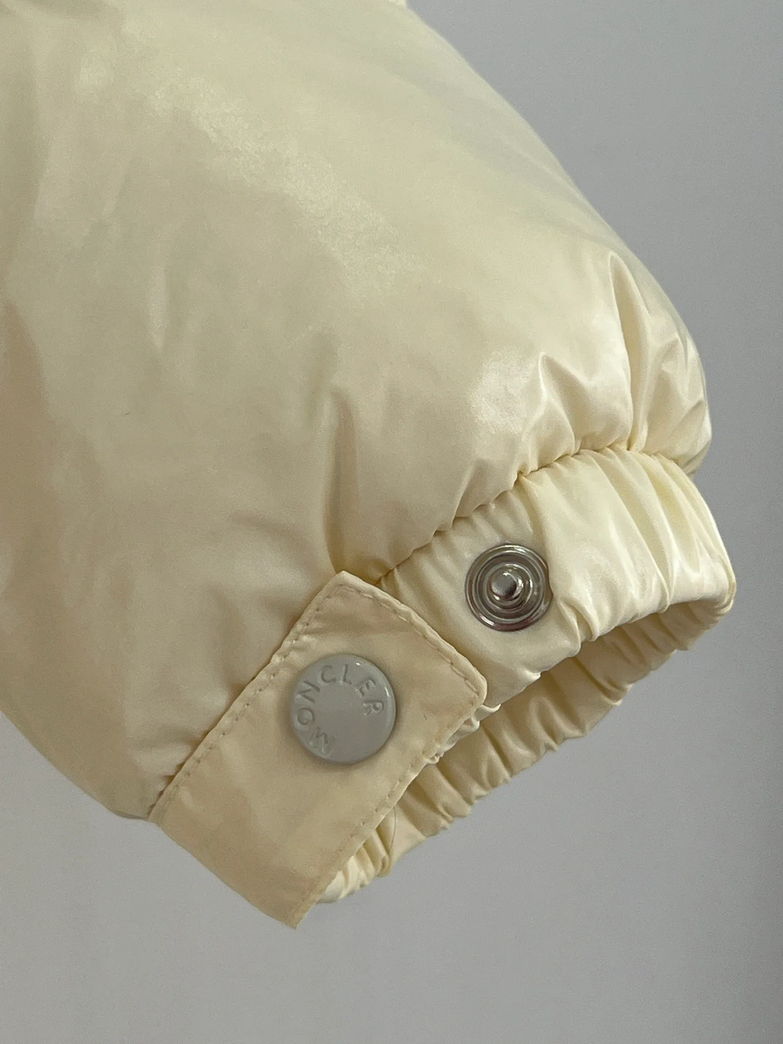 Women's Jackets And Down Jackets MONCLER 18416193