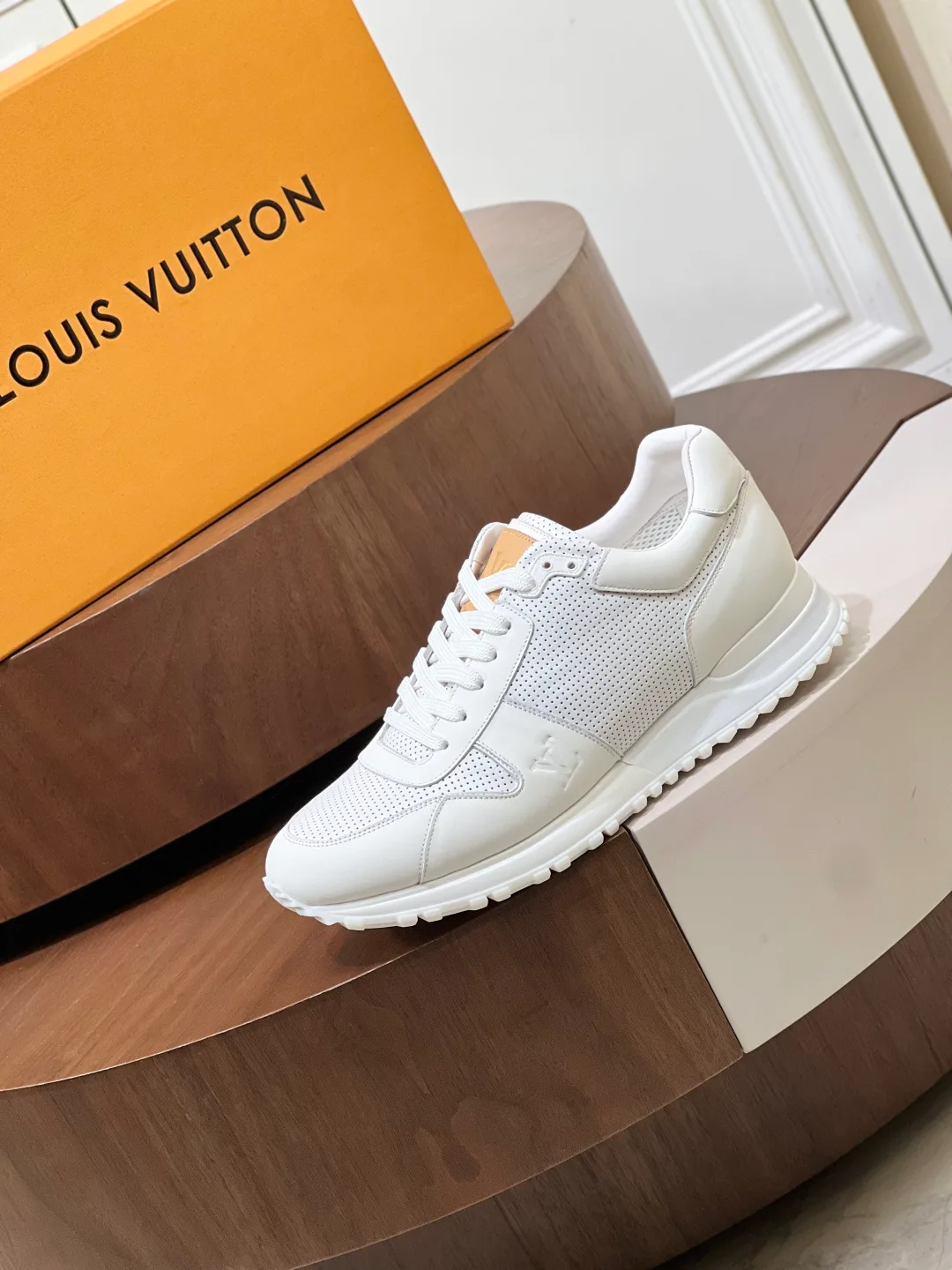 Men's Sneakers LOUIS VUITTON 18039348