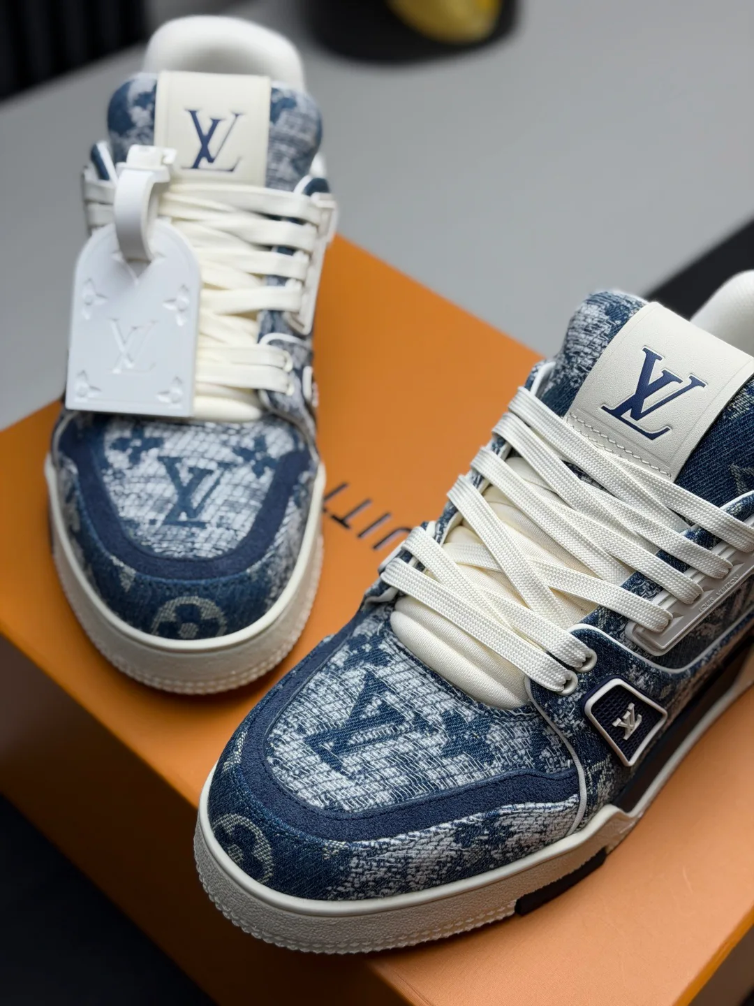 Women's Sneakers LOUIS VUITTON 17865117