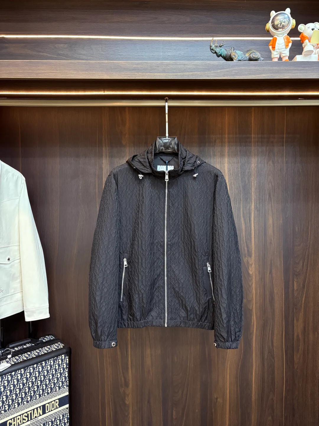 Men's Jackets And Down Jackets MONCLER 18140539