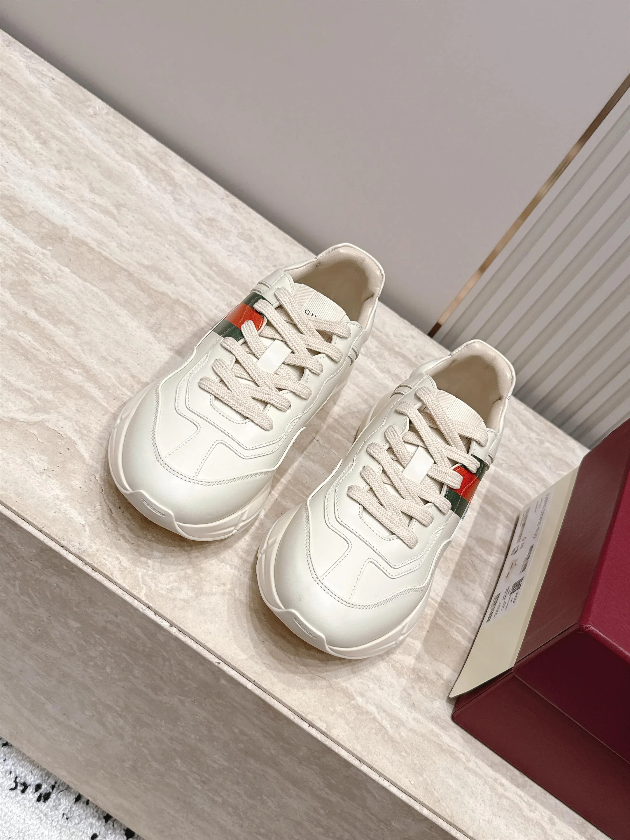 Women's Sneakers GUCCI 17876603