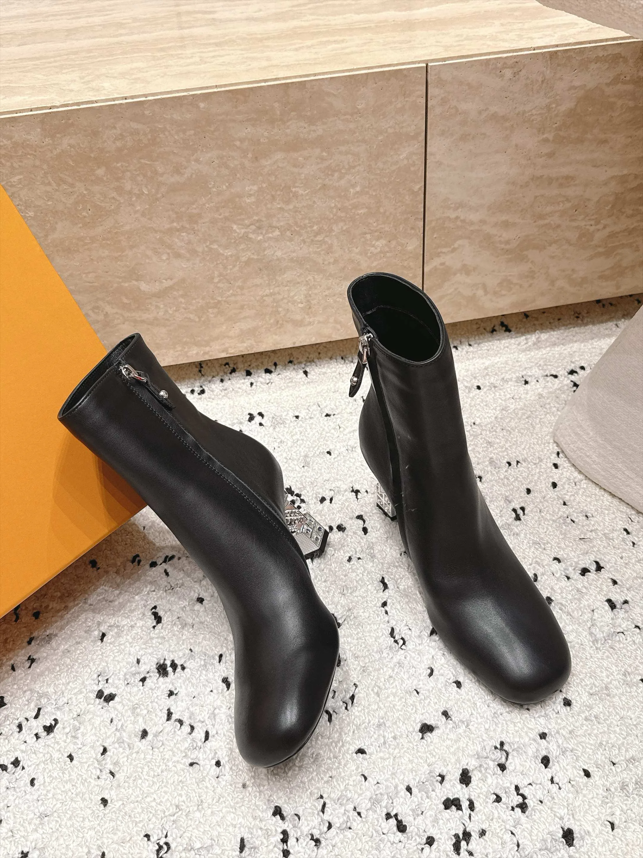 Women's Booties LOUIS VUITTON 18492503