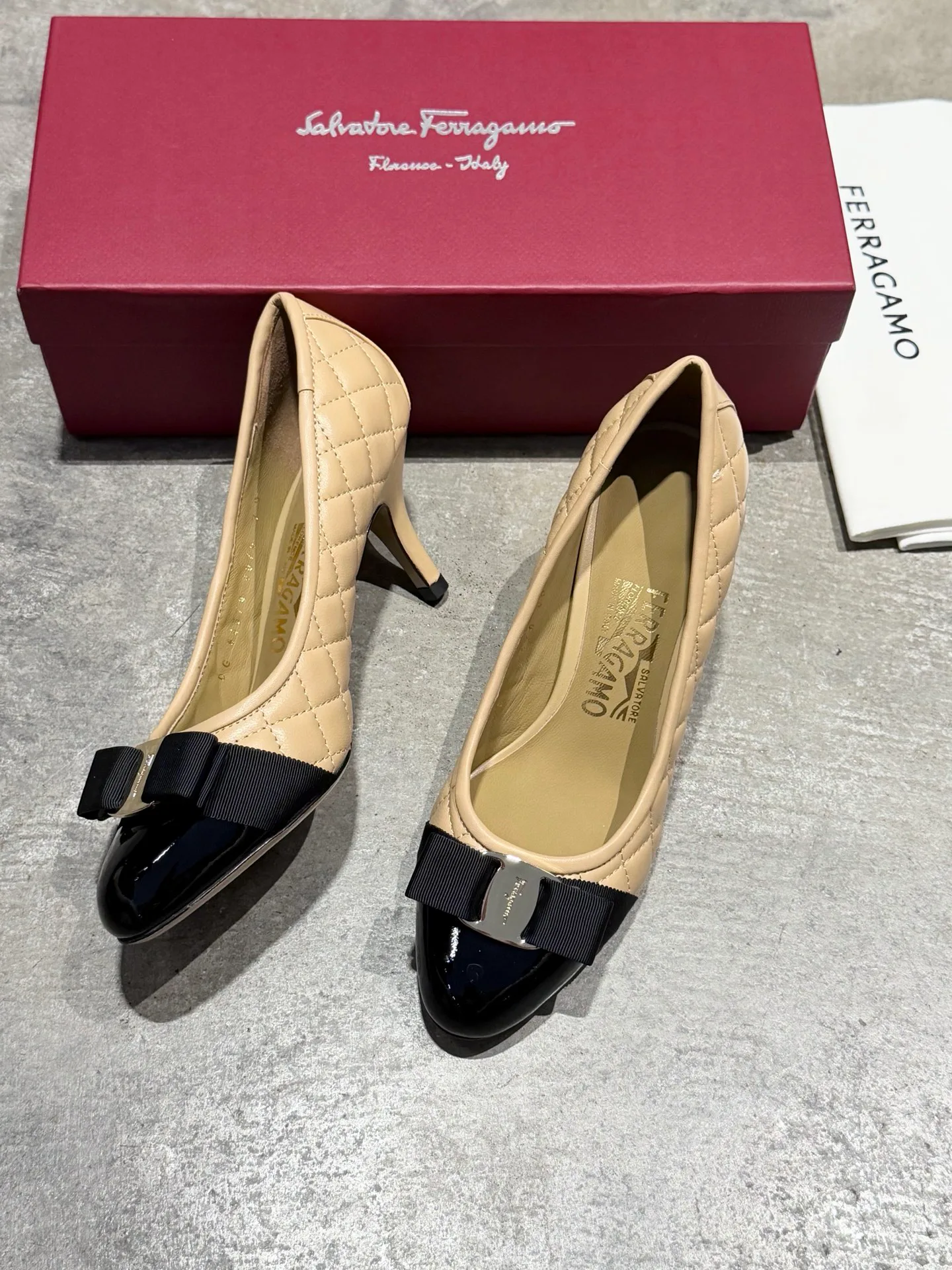 Women's Ballet Flats SALVATORE FERRAGAMO 17642577