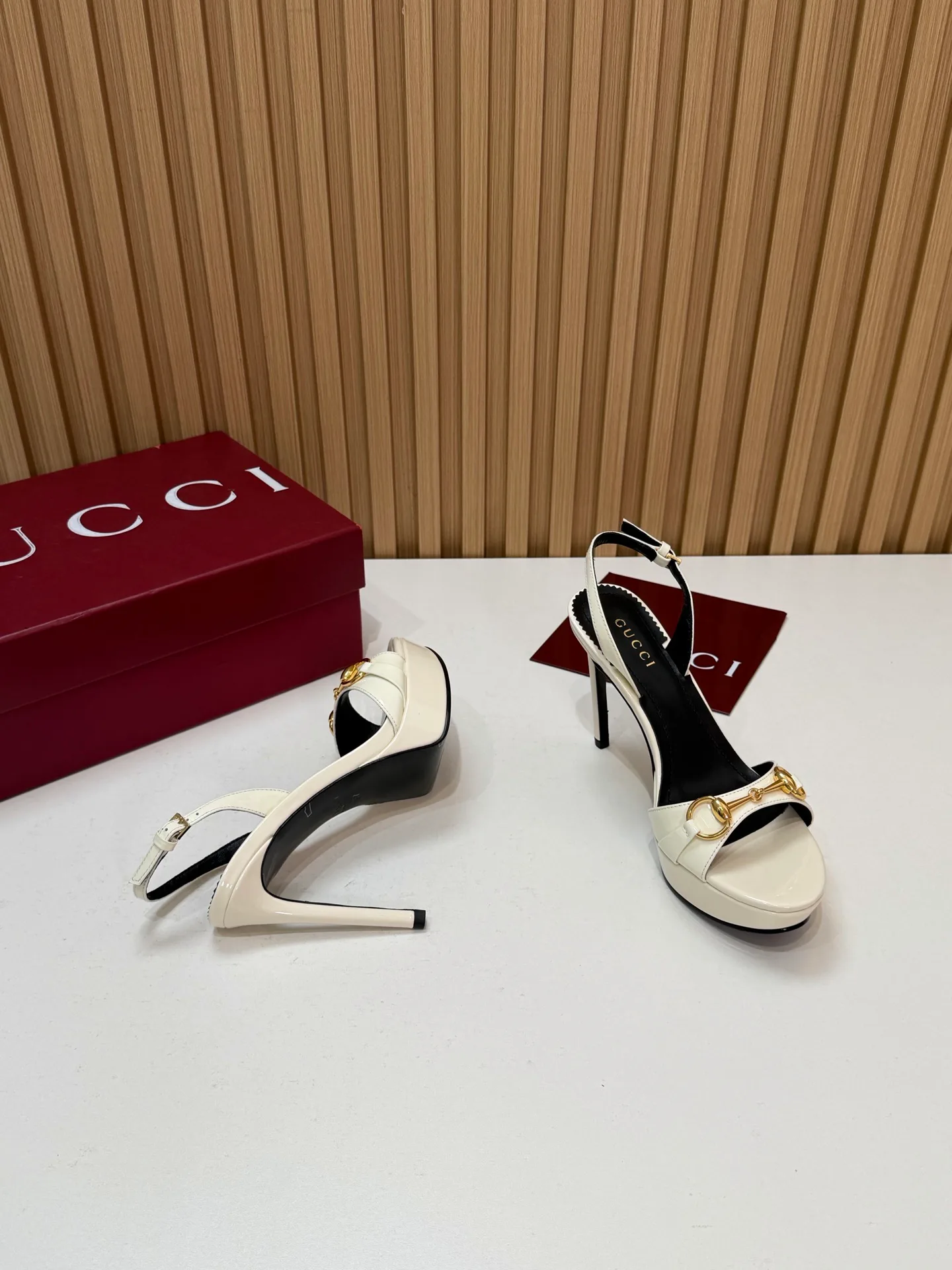 Women's Open-Toe Sandals GUCCI 18396263