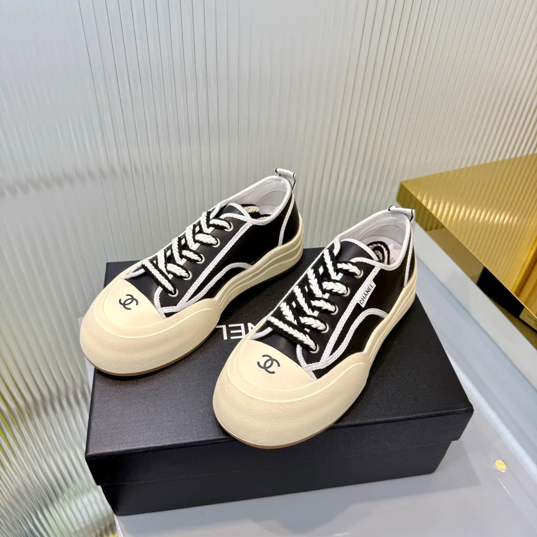 Women's Sneakers CHANEL 18366982
