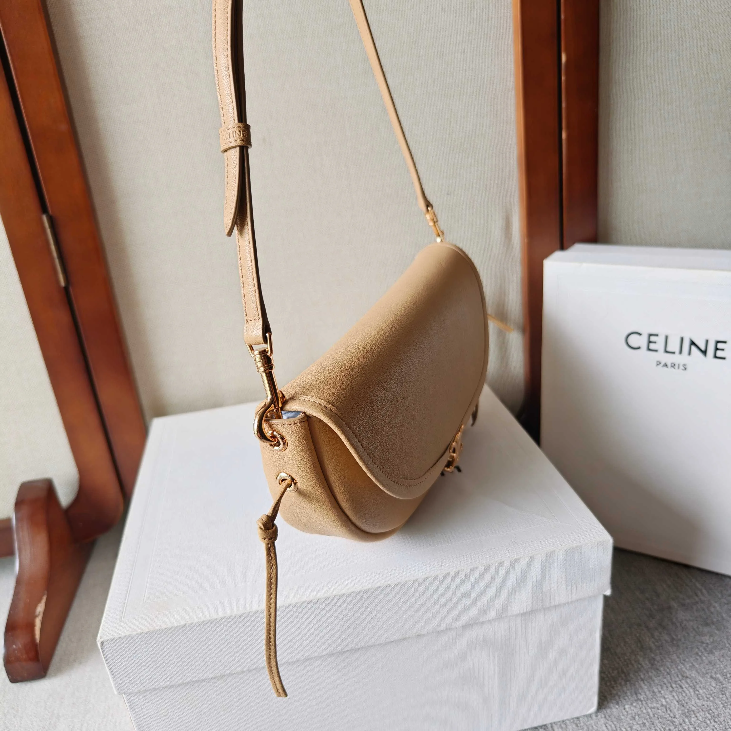 Women's Classic Handbags CELINE 16869088