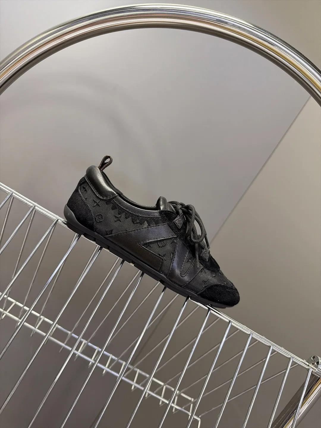 Women's Sneakers LOUIS VUITTON 18005461