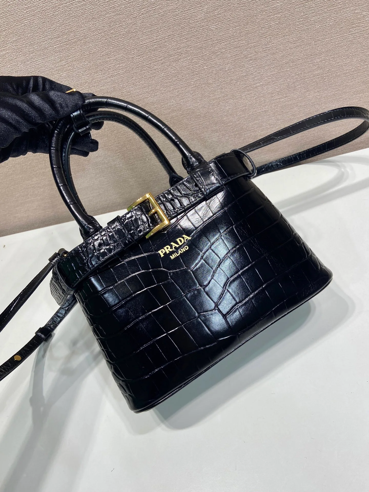 Классические Сумки Женские Prada 18640298