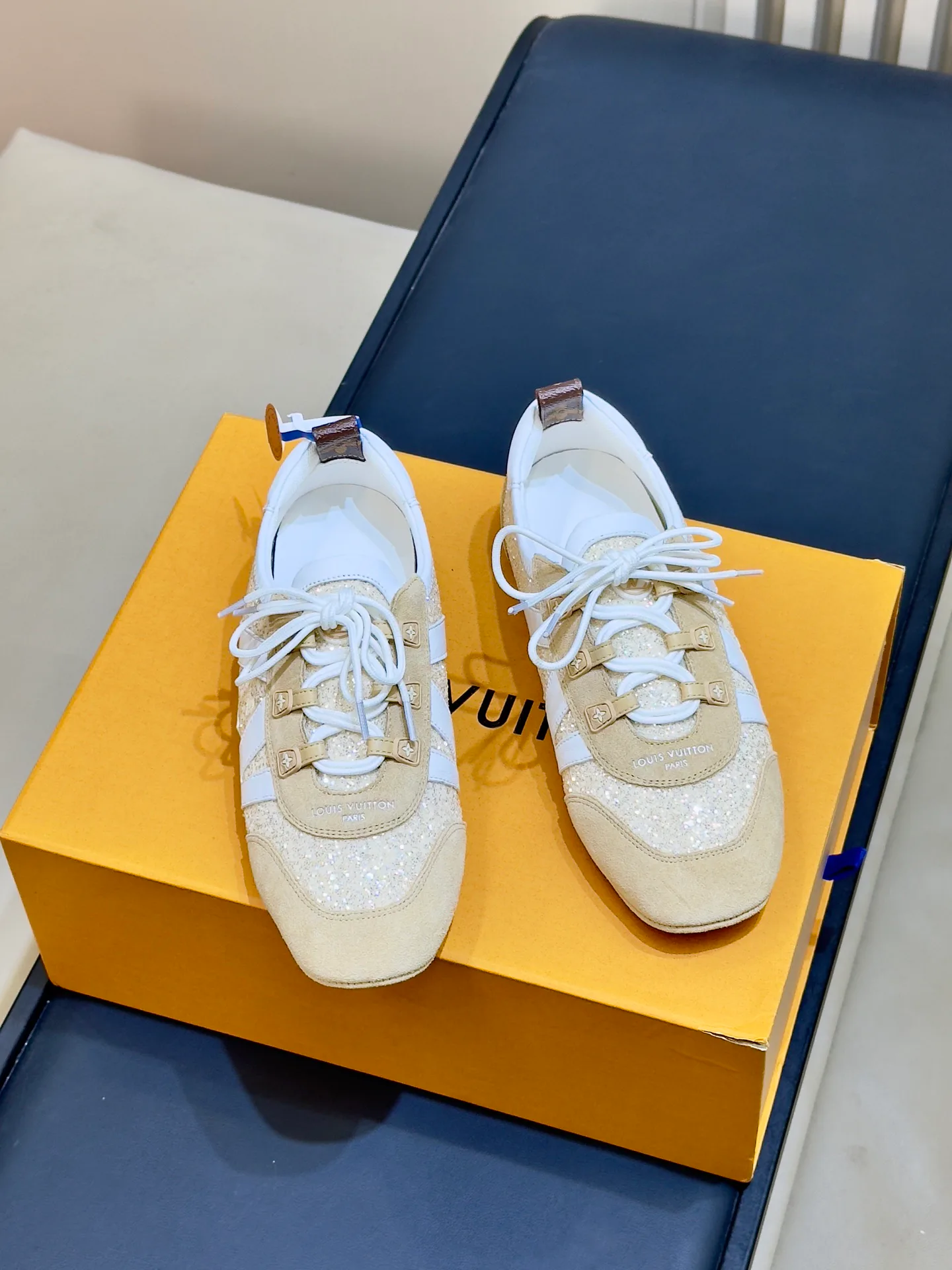 Women's Sneakers LOUIS VUITTON 17480201