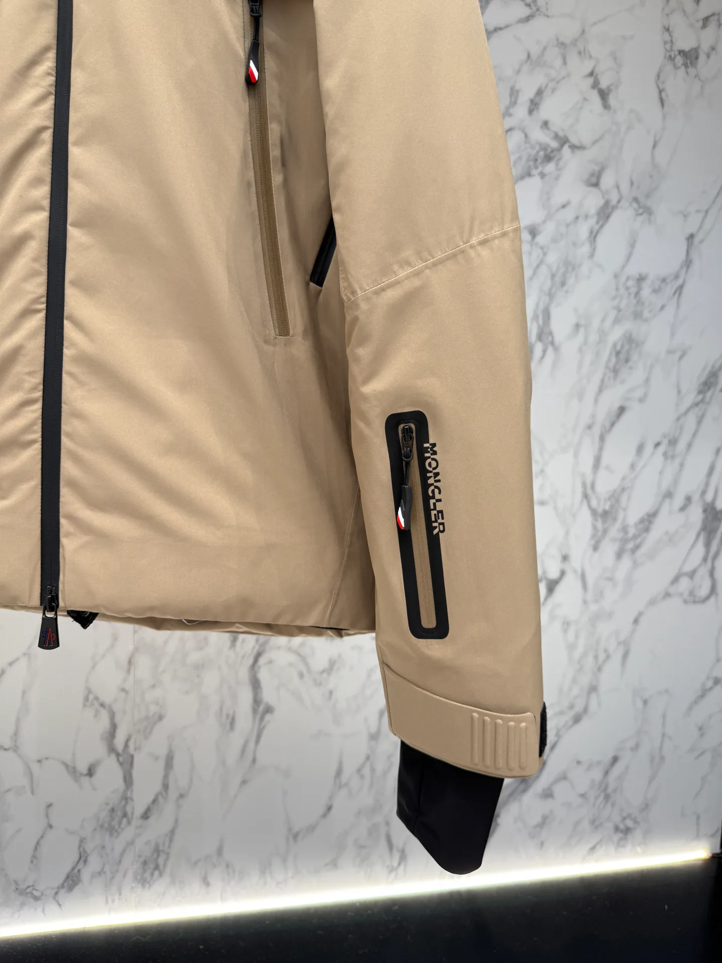 Men's Jackets And Down Jackets MONCLER 18279257