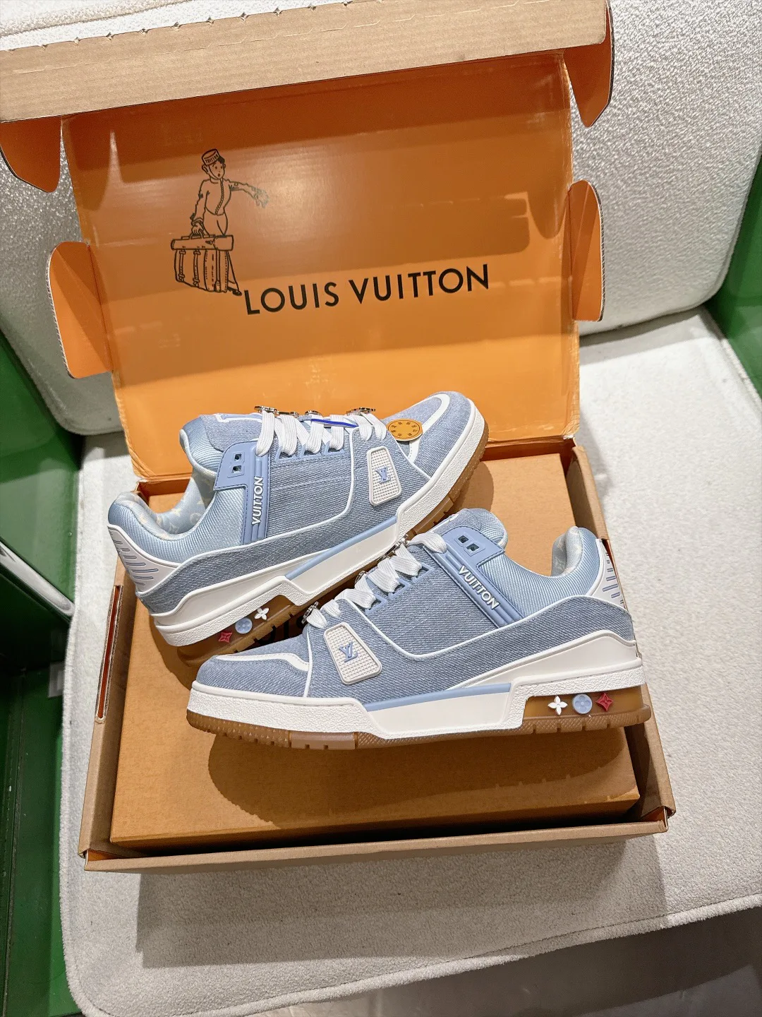 Women's Sneakers LOUIS VUITTON 18324742