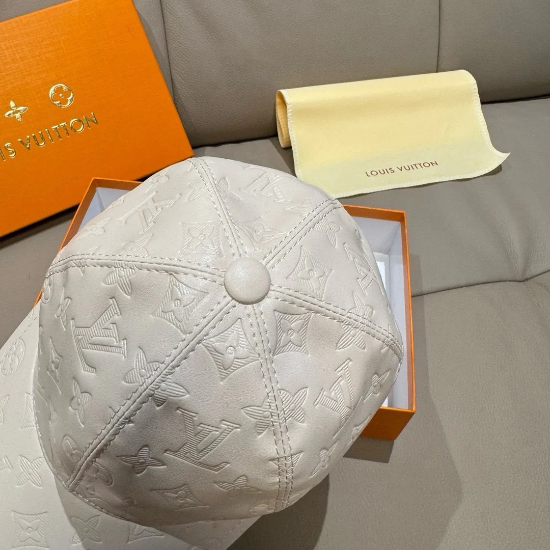 Hats LOUIS VUITTON 18105278