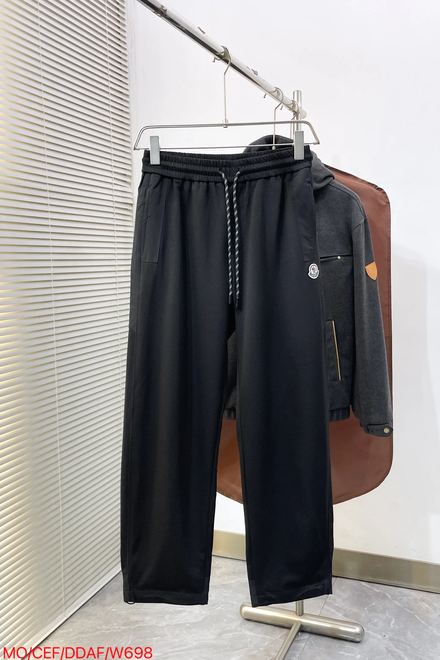 Men's Trousers MONCLER 18068577