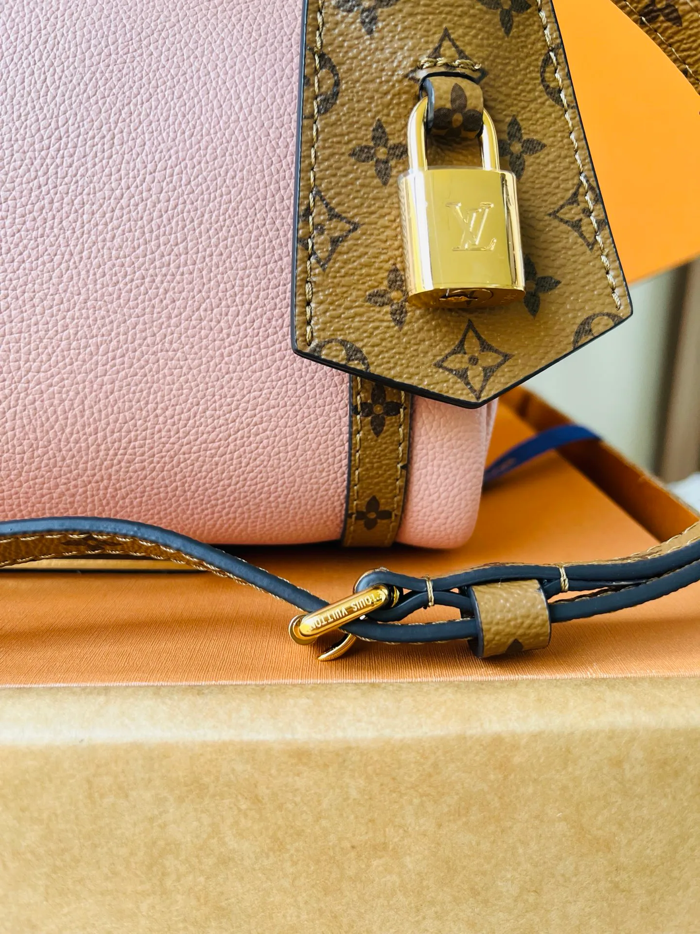 Women's Classic Handbags LOUIS VUITTON 17864852
