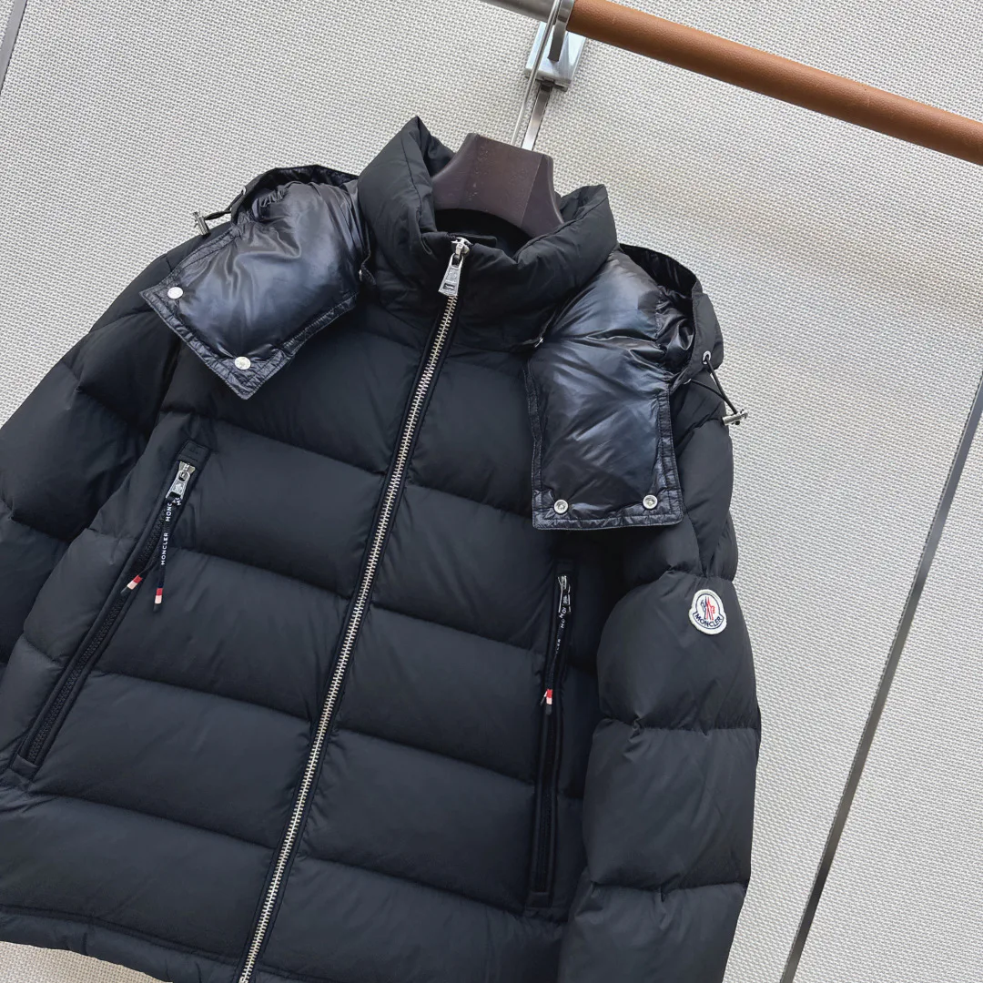 Women's Jackets And Down Jackets MONCLER 18489458