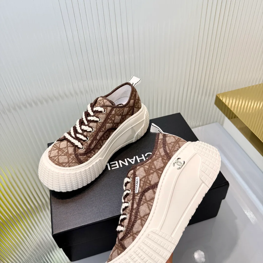 Women's Sneakers CHANEL 18366992