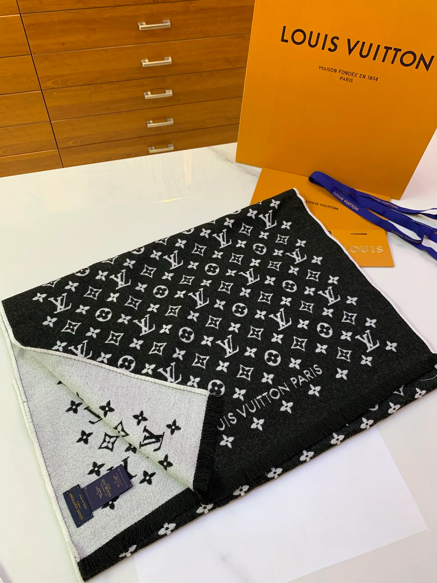Scarves LOUIS VUITTON 18535869
