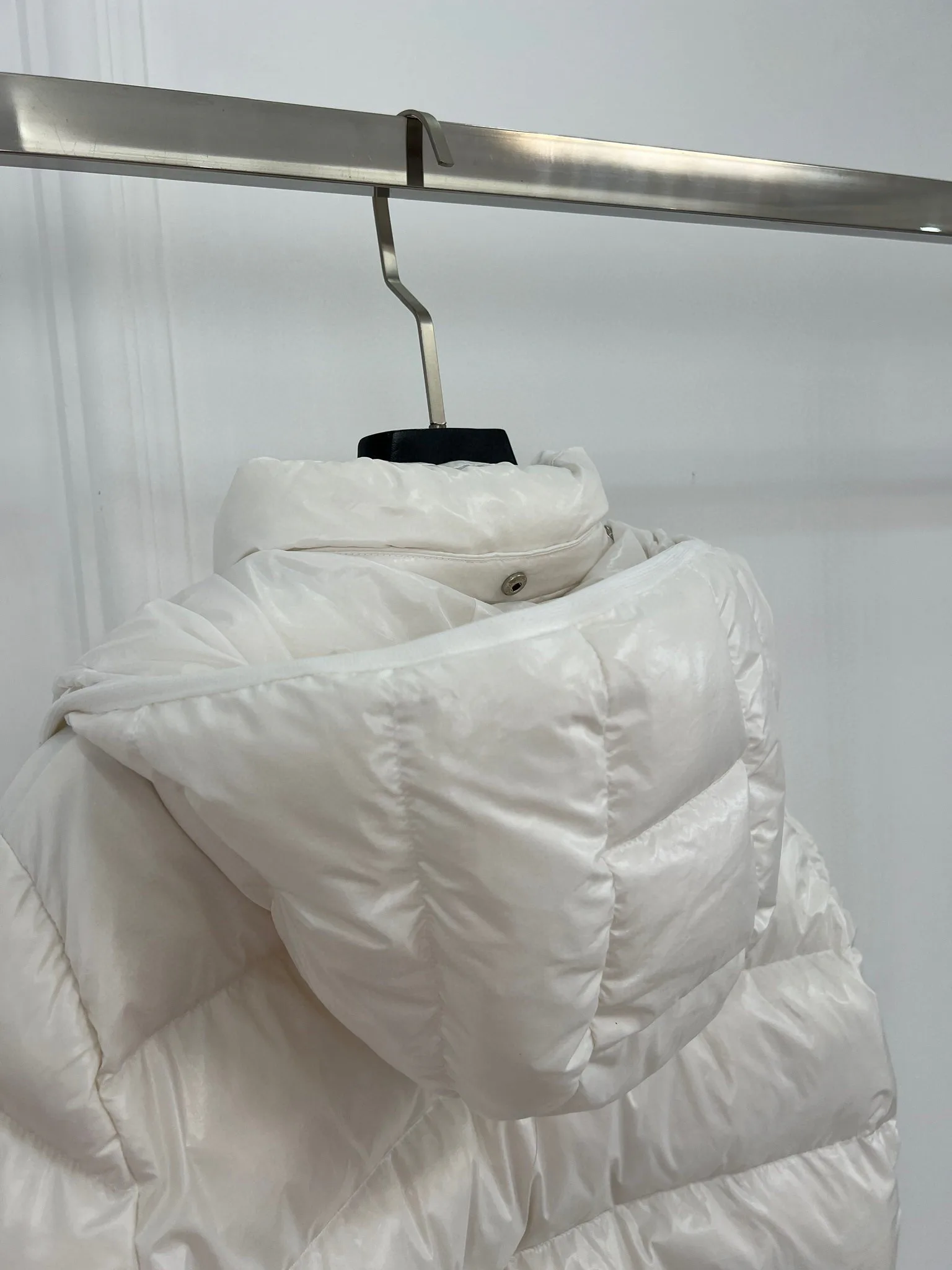 Women's Jackets And Down Jackets MONCLER 18416215
