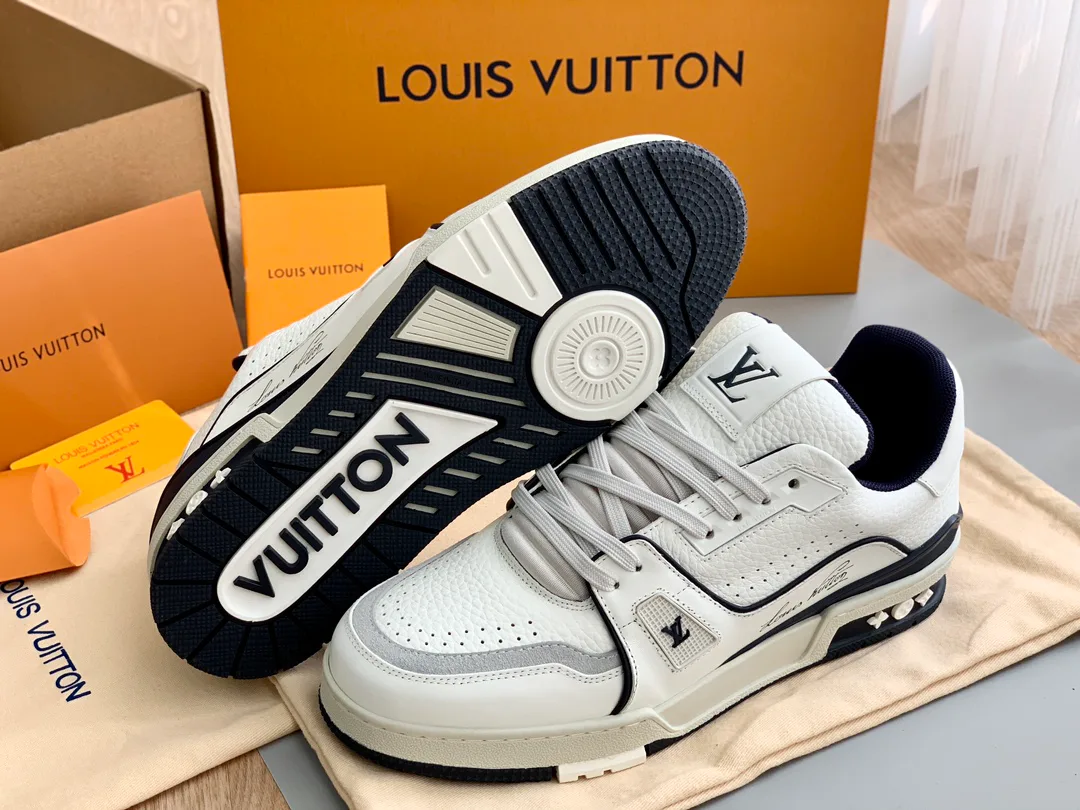 Women's Sneakers LOUIS VUITTON 18014141