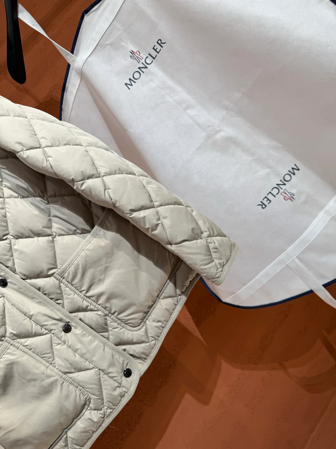 Women's Jackets And Down Jackets MONCLER 18387756