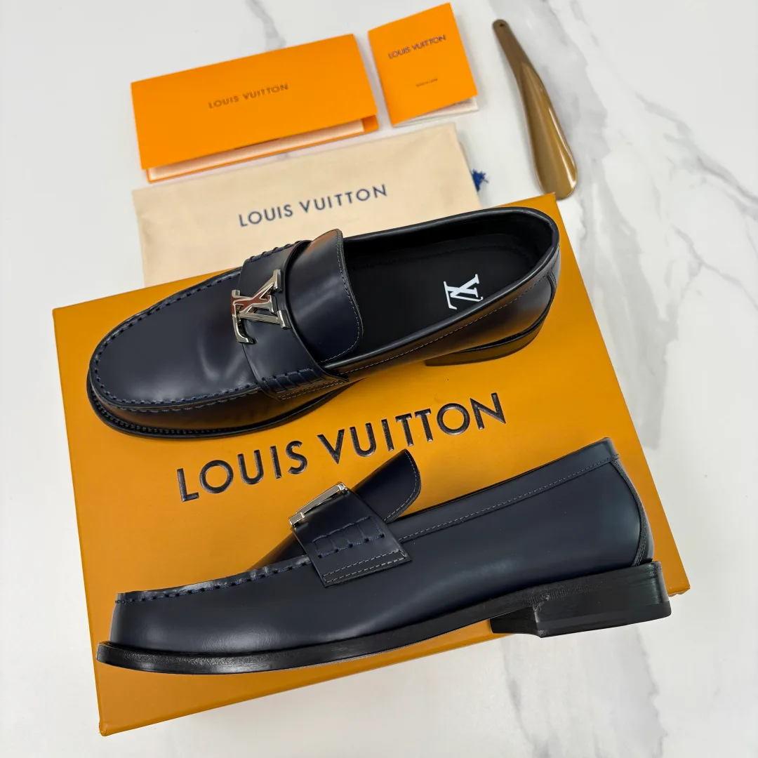Men's Loafers And Dress Shoes LOUIS VUITTON 18139703