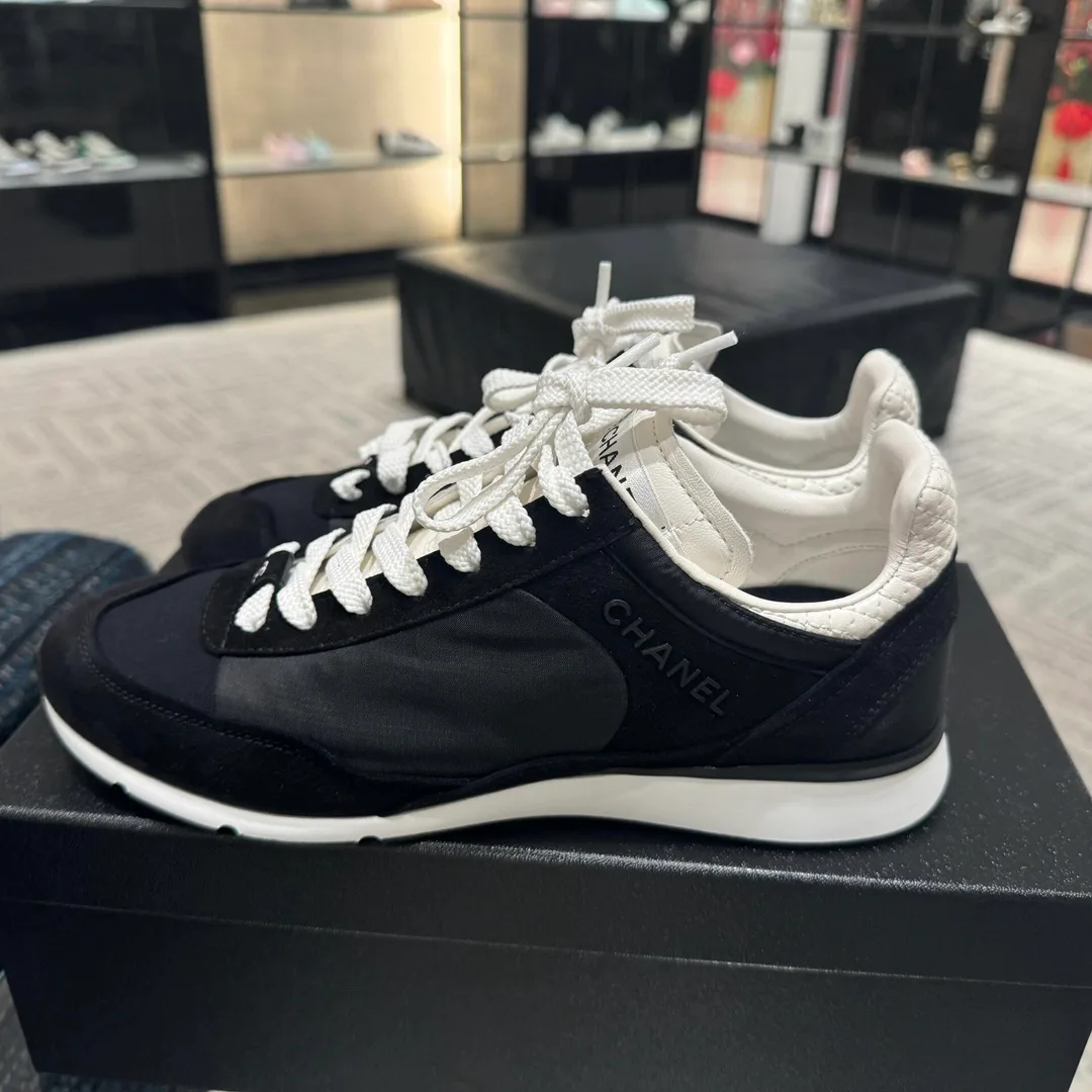 Кроссовки Женские Chanel 18652515