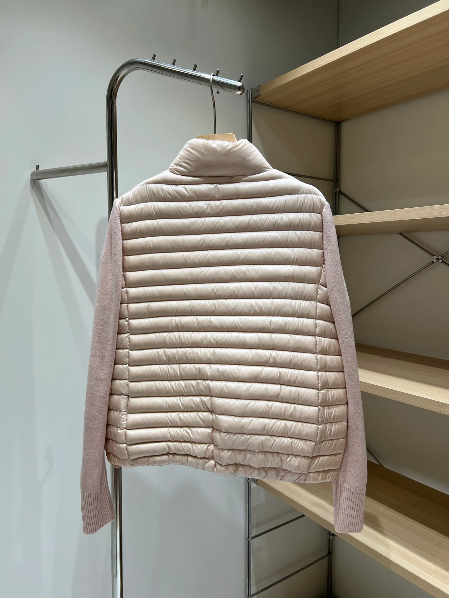 Women's Jackets And Down Jackets MONCLER 18043622