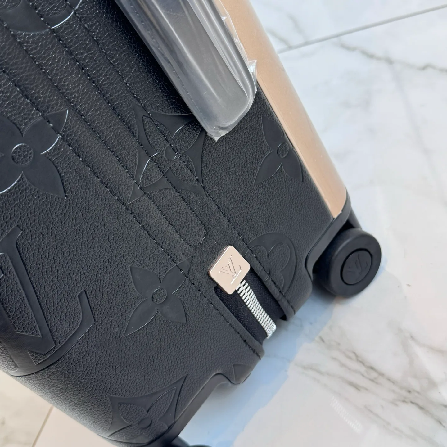 Suitcases LOUIS VUITTON 17675227