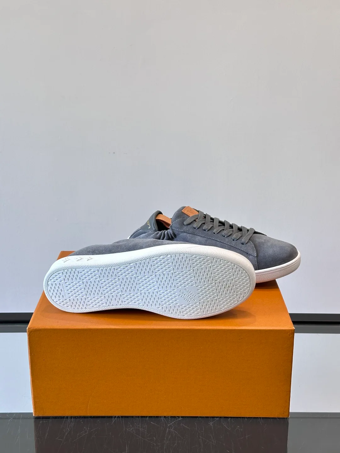 Men's Sneakers LOUIS VUITTON 18263694