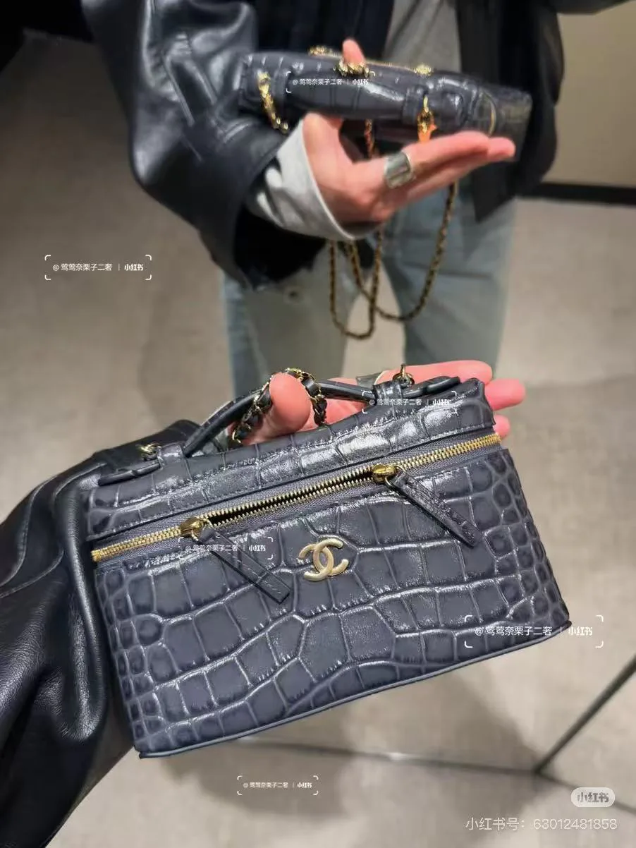 Women's Classic Handbags CHANEL 17239698