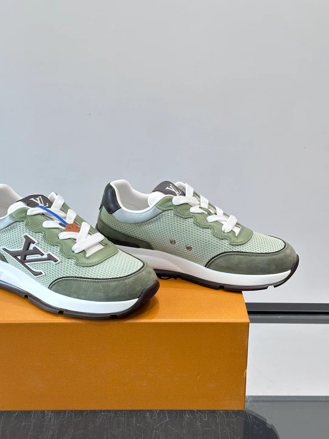 Men's Sneakers LOUIS VUITTON 18102413