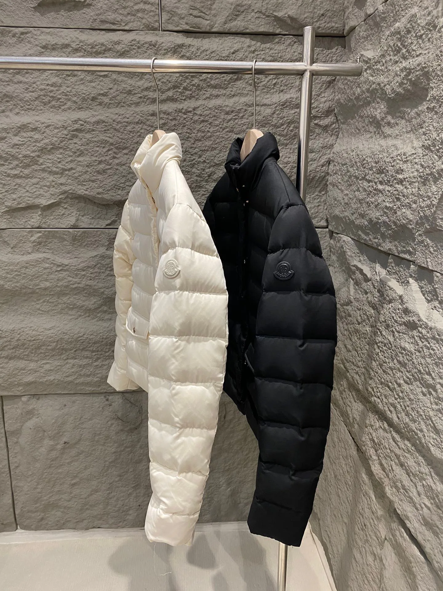 Women's Jackets And Down Jackets MONCLER 18326251