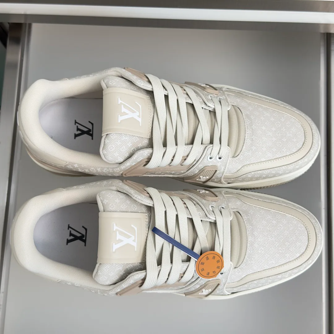 Women's Sneakers LOUIS VUITTON 18092949