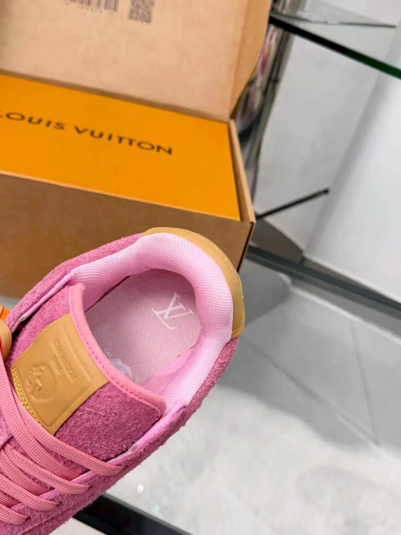 Women's Sneakers LOUIS VUITTON 18417397