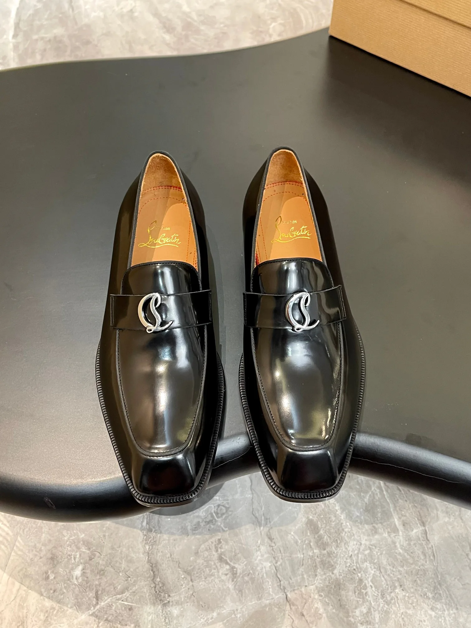 Men's Loafers And Dress Shoes CHRISTIAN LOUBOUTIN 18119112