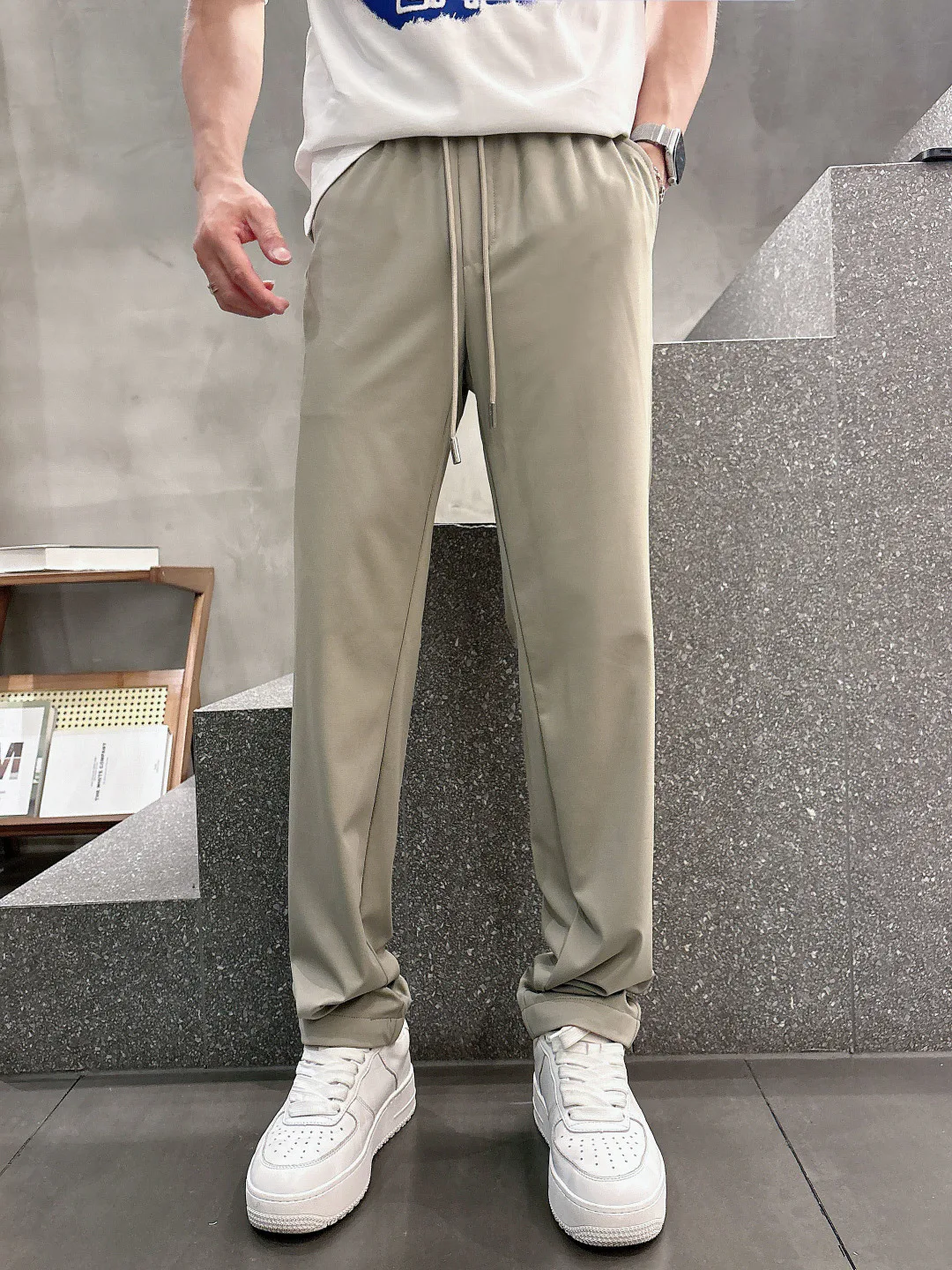 Men's Trousers MONCLER 18097668